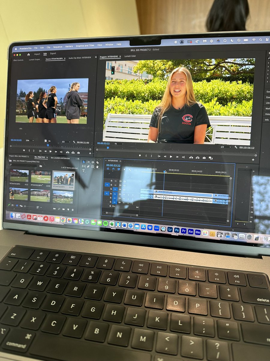 My next Multimedia Project for #BRJL305 is underway! I always love learning from collegiate women’s soccer players - especially my D3ers here at @ChapmanU - and I can’t wait to share the final product! 

#DodgeMOJO
