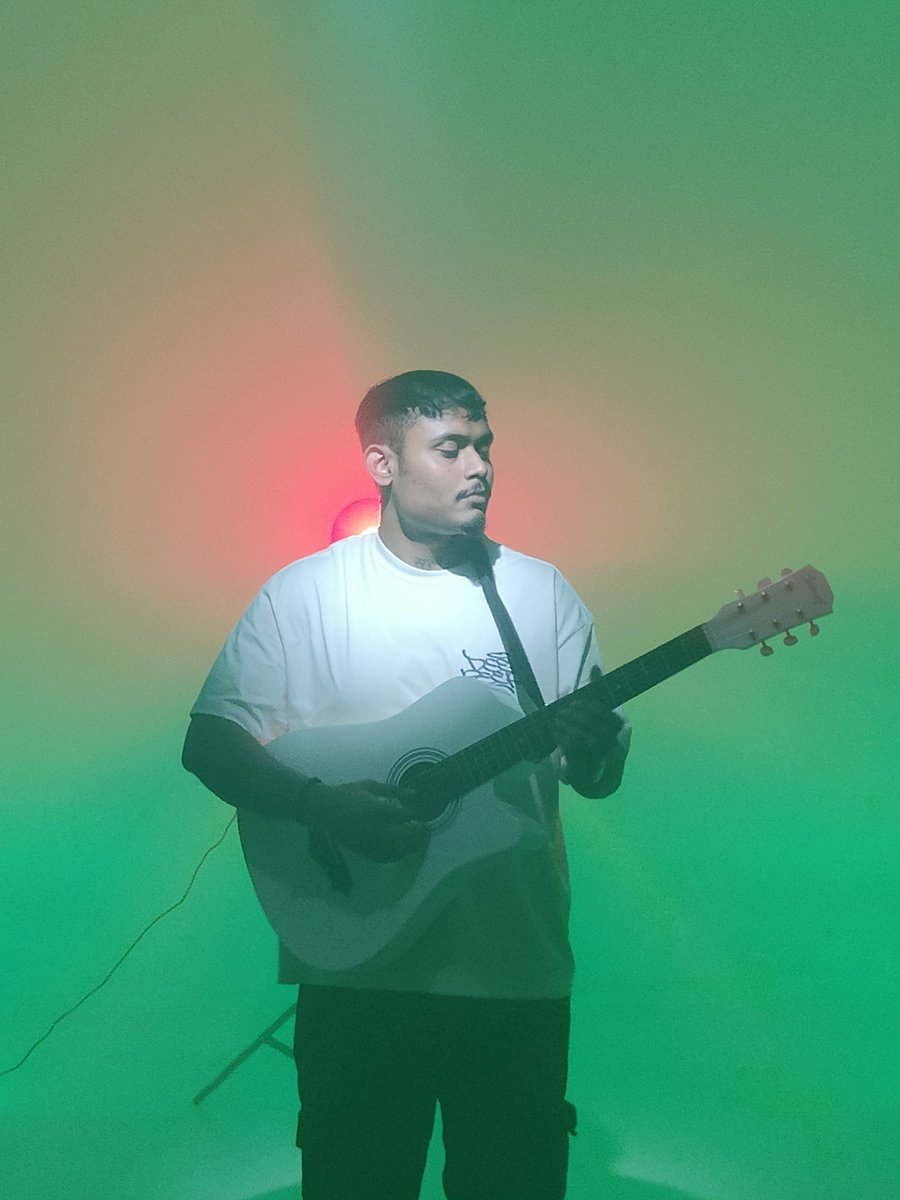 Mindmaker12's tweet photo. Tere Alawa music video soon 🤫 #Mindmaker #rapper #indie #RNB #sadlovesong https://t.co/zFaBSPbWtV