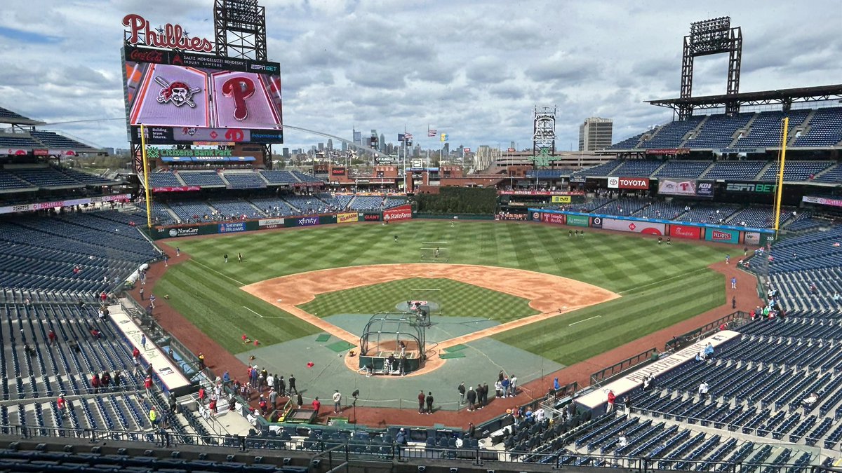 Game three of this four-game set between the #Pirates and Phillies begins with a 4:05 p.m. first pitch. Marco Gonzales vs. Spencer Turnbull. Follow along in our live file for coverage from @JNegronPGH at Citizens Bank Park: dkpittsburghsports.com/live/041324-pi…