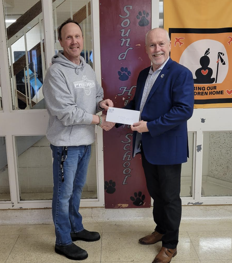 ClubWps's tweet photo. 🎉 Exciting news! Today, #RotaryClub of Parry Sound President Rick Cain presented a $2,000 donation to Parry Sound High School 🏫. A big thank you to Dave Weichel for receiving the funds on behalf of the school. For more information https://t.co/rt7q9aZBqD https://t.co/thm5rKtdQS