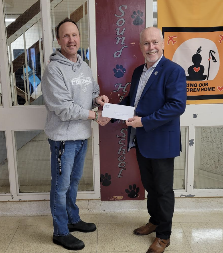 🎉 Exciting news! Today, #RotaryClub of Parry Sound President Rick Cain presented a $2,000 donation to Parry Sound High School 🏫. A big thank you to Dave Weichel for receiving the funds on behalf of the school. For more information Rotaryparrysound.org