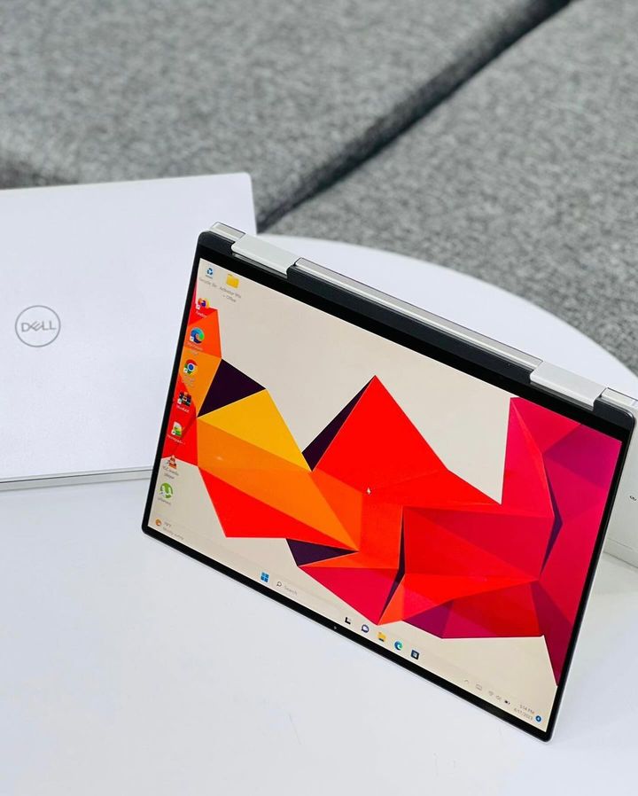 Wazee kunaa hii mashine inaitwa
➠Dell XPS 13 9370 Ni Laptop Nyembamba Yenye Nguvu 

➠Dell XPS 13 9370 ilitolewa kwa mara ya kwanza mwezi Januari 2018 kwenye maonesho ya CES huko Las Vegas

➠Ilikuwa toleo jipya kabisa la XPS 13 na ilikuwa nyembamba kidogo kuliko mtangulizi wake