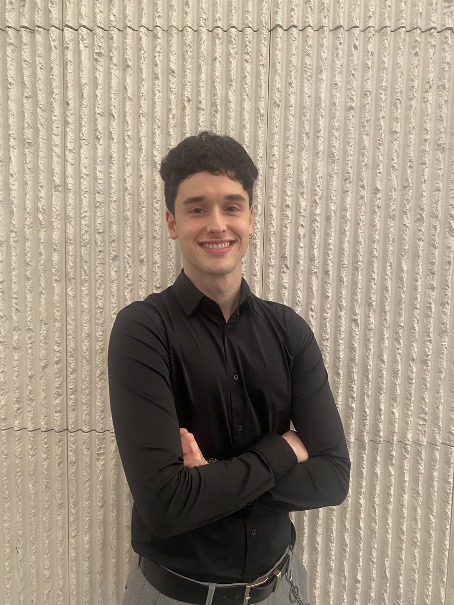 Exonem_esports's tweet photo. Continuamos con Álex, otro de los encargados del Departamento de Salud en Exonem. Comprometido con el bienestar físico y mental de nuestros atletas. ¡Trabajemos juntos para alcanzar la excelencia en salud y rendimiento! 🏃‍♂️🌱 https://t.co/TySPjeRyRc