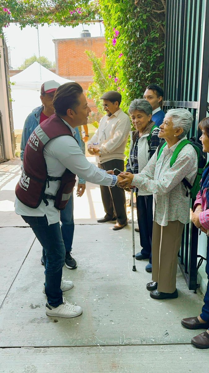 MarioCardosoTol's tweet photo. Un gusto saludar a mi candidata @MonicaAlvarezN y a todos mis amigos, muchas gracias por el afectuoso recibimiento. ¡Sigamos trabajando juntos para transformar Toluca!🤝🏻👏🏻🫶🏻

#MarioCardoso #Toluca #Sábado https://t.co/XKi7XHdEve