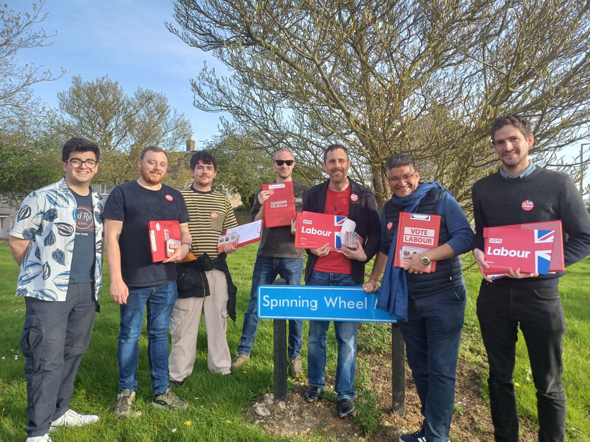 Big thank you to @Kishan_Devani and @alexdiner1987 for joining us for our final #labourdoorstep of the day in #Harlow. @AidenODell @AlexJKyriacou @PassOutLuke @harlowlabour @essexlabour