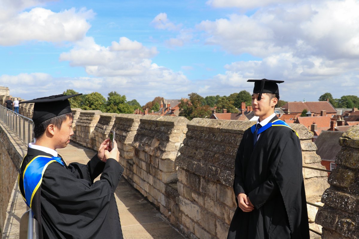 🎓 If you are graduating from the University of Lincoln this week there is no better backdrop for your photos than the Medieval Wall Walk🏰 🎟bit.ly/3P2ZIqy #UoLGrad #graduation #universityoflincoln #uol