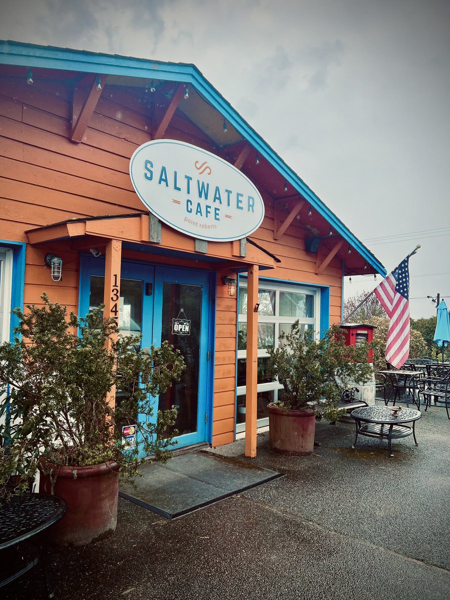 FernieMariam's tweet photo. love me some coffee and cinnamon buns on this cold, rainy day at saltwater cafe ☕️ post-whale spotting. a really cute + delicious place! #pointroberts https://t.co/6NMfDitQpK