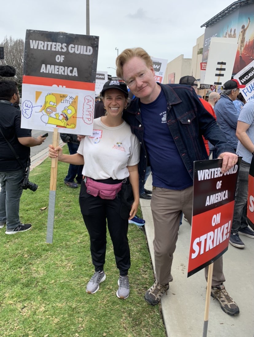 My @ConanOBrien story: Simpsons Day on the Fox picket line was @DarikaFuhrmann’s idea, and we worked with @CesarWeGetIt and @mattselman to spread the word. What we didn’t expect were legends like @AlJean, @canyonjim, Matt Groening, and Conan showing up…