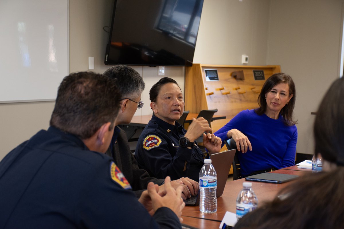 sccfiredept's tweet image. We were honored to host @FCC Chairwoman Rosenworcel earlier this week. The Chairwoman joined Fire Chief Suwanna Kerdkaew, @supottolee and industry experts for a roundtable focused on net neutrality. @DustinABC7 covered the story: abc7news.com/santa-clara-co…
