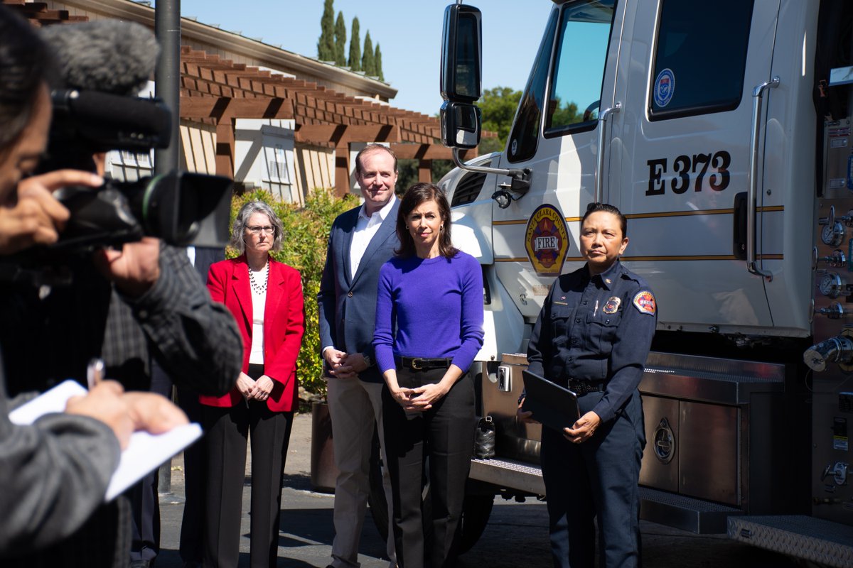 sccfiredept's tweet image. We were honored to host @FCC Chairwoman Rosenworcel earlier this week. The Chairwoman joined Fire Chief Suwanna Kerdkaew, @supottolee and industry experts for a roundtable focused on net neutrality. @DustinABC7 covered the story: abc7news.com/santa-clara-co…