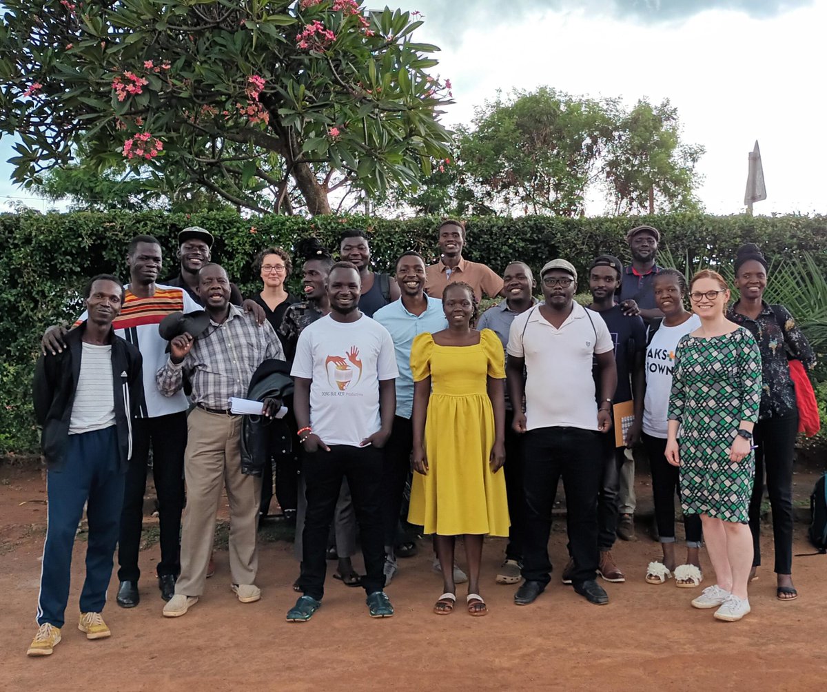 Thought-provoking discussion betw this group of creatives in #Gulu #Uganda, abt The Arts & knowledges of conflict, truth & justice, thru #film #painting #dance #drama #music #graphics #photography 🙏 collabs Arthur Owor @C4AfrResearchUg & Ariana Phillips-Hutton @UniversityLeeds