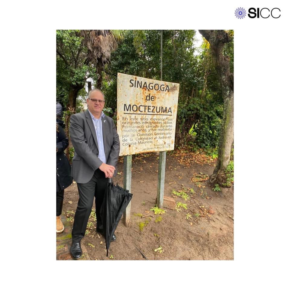 verofeigue's tweet photo. @AmbEyalSela @USAmbassadorARG Recorrieron el Cementerio Monumento Historico de Mauricio Hirsch, Moctezuma su Sinagoga, la iglesia. Una visita que les brindó un profundo entendimiento de nuestra rica herencia cultural y religiosa.
#unidosSomosMasfuertes
#orgullojudio
#Ellegadonosproyecta https://t.co/HfTVEuXLXw