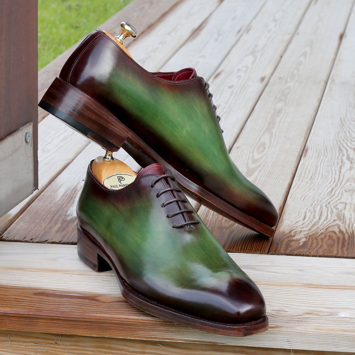 Paul Parkman Men's Brown & Green Plain Toe Oxford Shoes

Website: paulparkman.com

#paulparkman #oxfordshoes #patinashoes #handmadeshoes #bespokeshoes #Luxuryshoes #mensshoes #goodyearwelted #menstyle