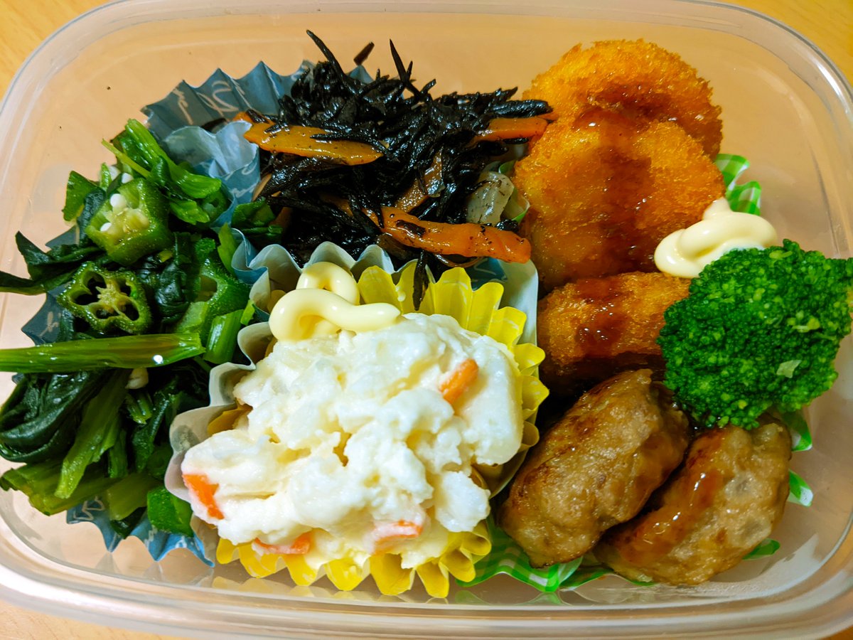 TokidokiTv2's tweet photo. とりあえず、万一の為に弁当を作った！
最近は冷凍も美味しくなったもんだｗ
セブンイレブンとニチレイさん、ありがと～😊
さてと、では行ってきます～🎶🌸 https://t.co/teH0RmRNtF