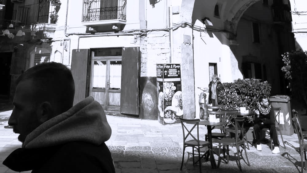 Tra i vicoli di Bari vecchia. #photography #streetphotography #Puglia