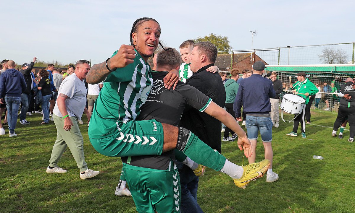 After the penalty shoot out victory for @GWRovers this afternoon followed by the crowd swarming the pitch (which I loved btw) it was hard work finding the players but I captured some haha...@CJPhillips1982 @EssexSenior @NonLeaguePaper #LovePhotography