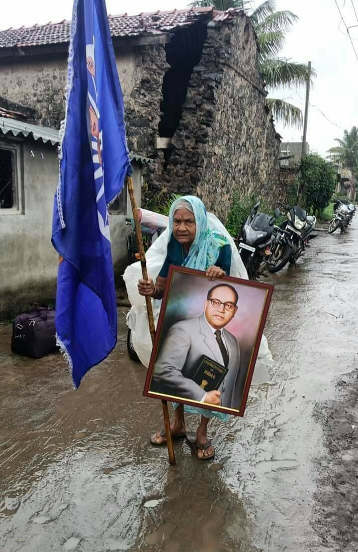 वर्षानुवर्षे सासरी असलेल्या लेकीला जेंव्हा माहेरची वाट दिसू लागते. तेंव्हा तिचा तो आनंद एखादा झाडाला फुलांचा मोहर यावा तसाचं असतो..... आणि ती माहेरची वाट आहे भीमजयंती ! #BhimJayanti #jaybhim 💙 #ThanksBabasahebAmbedkar @Name_Aikyaa @Pradnya_Writes ❤️