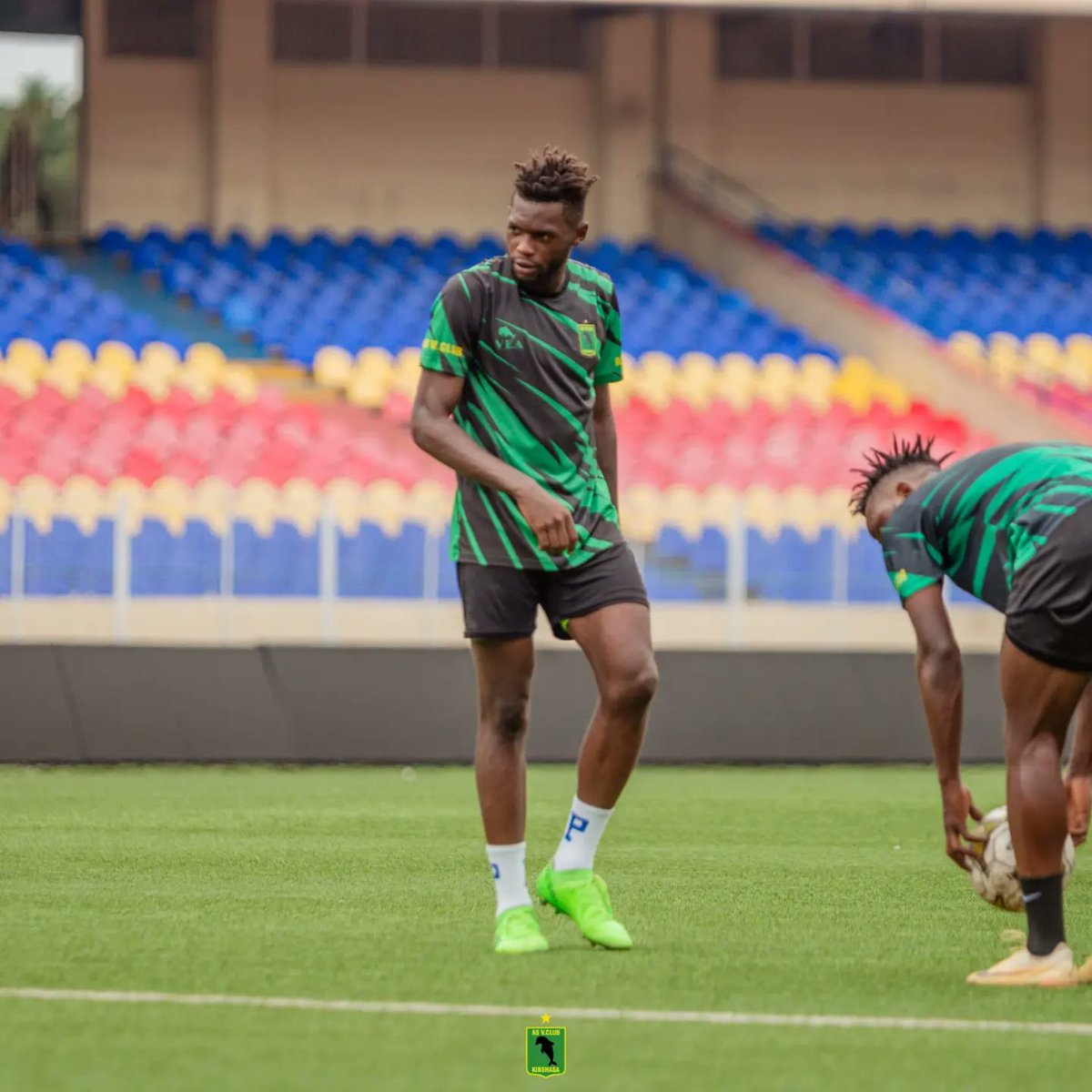 veaofficiel's tweet photo. โฝ Dernier entraรฎnement avant ๐ #CLASSICO
๐ฅ Finaly training before ๐ #ASVitaTPMazembe
#๐๐๐๐๐๐๐๐ #ClassicoCongolais #ASVTPM
#LinafootLigue1๐๐ฅ๐๐ฒ๐๐๐๐ฌ
#๐
๐ด๐ฐ๐๐๐ผ๐พ๐๐ด๐ผ๐ฐ ๐ซถ๐ฟ๐ขโซ https://t.co/0540sKasx8