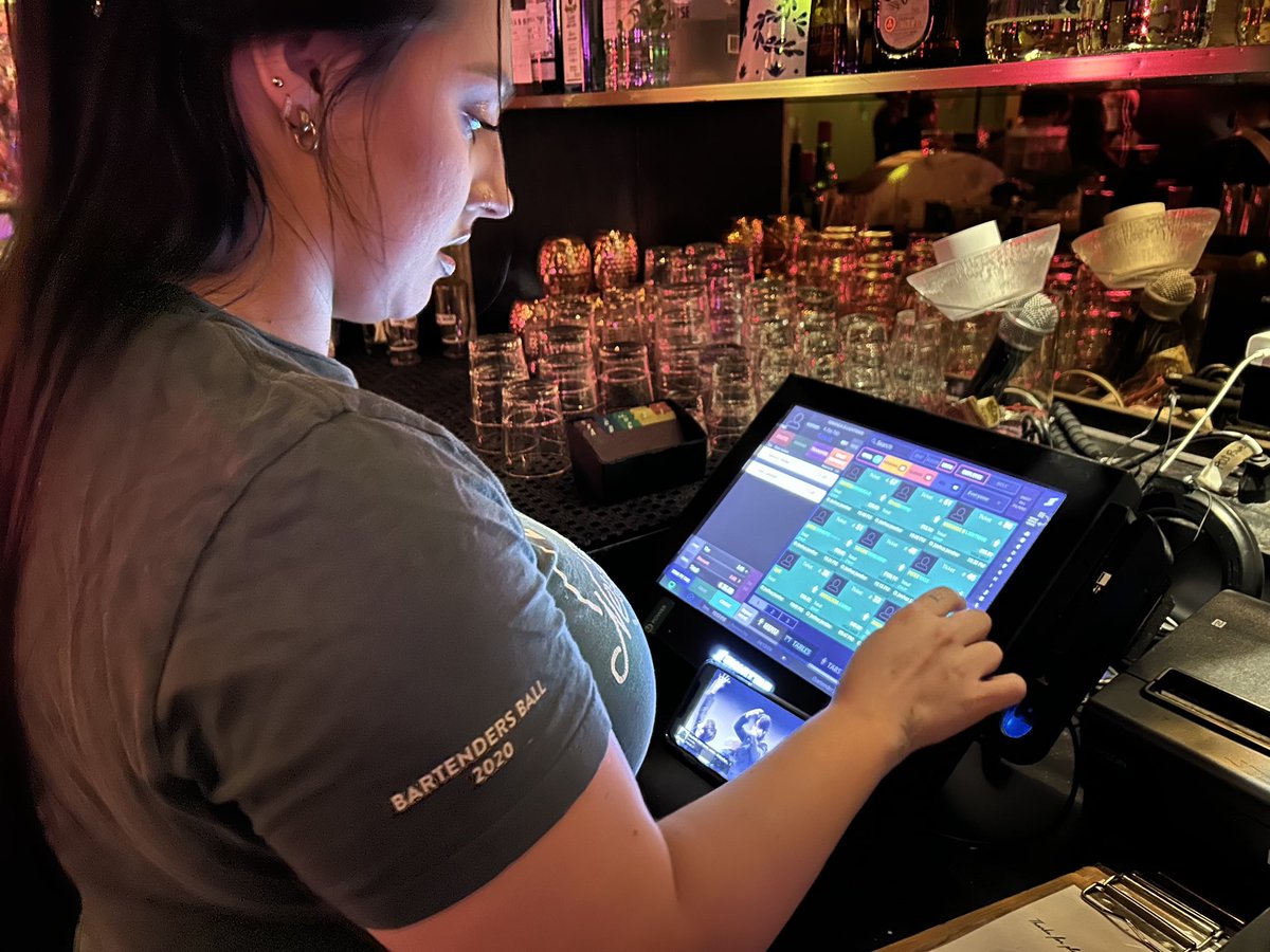 Brenda_Bass's tweet photo. If you thought that because I was working I couldn’t stream #CHELLATEEZ YA WRONG 😈 slinging drinks while breaking the wall 🤗 so proud of my boys! 
@hello82official @hello82LA @hello82ATLANTA 
#ATEEZWatchParty #hello82 #82giveaway https://t.co/1GvKGUGdoy