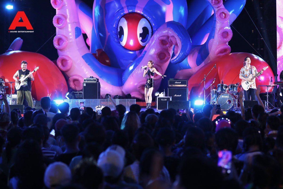 “วงKlear” มอบควาทสนุกในงาน Siam Paragon Ultrasonic Water Festival 2024 “Songkran Lobster Wonderland by Philip Colbert” #Klearband #SiamParagonSongkran2024 #SiamparagonxPhilipColbert #SiamParagonUltrasonicWaterFestival2024