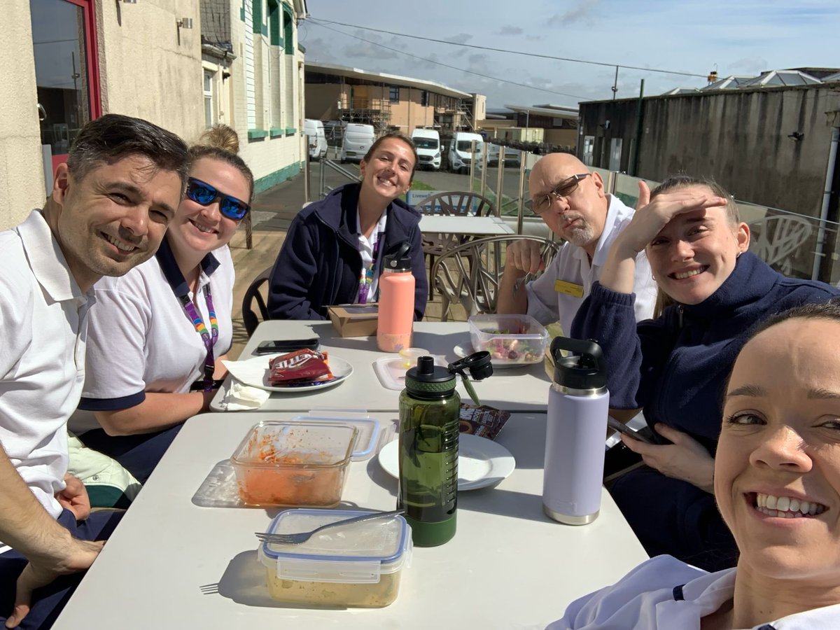 Our Physio’s enjoyed some much awaited and needed sunshine at lunch this week 🩵 #teamphysio #teamwork #downtime