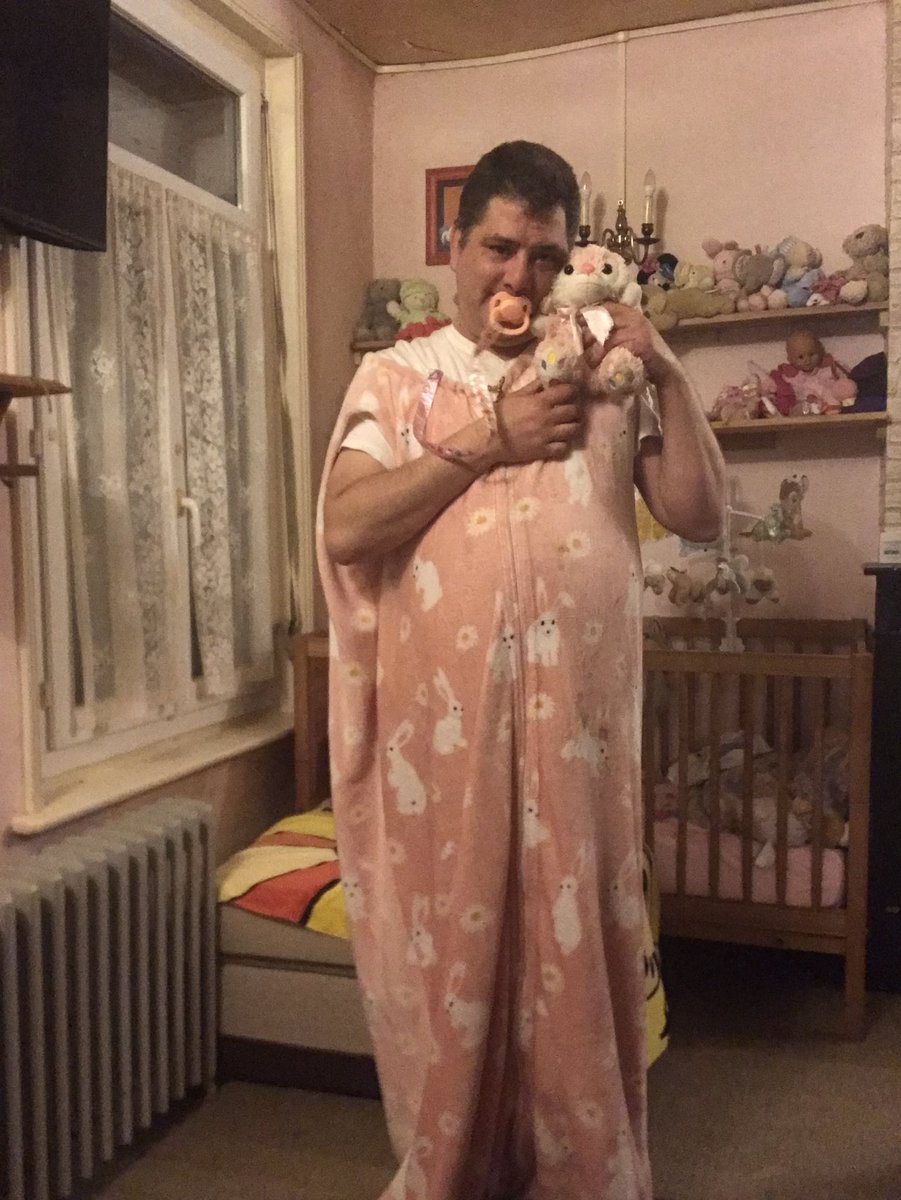 Babysissy8's tweet photo. Good evening everyone - Bonne soirée tous le monde #abdl #babysissy #diapersissy #exposure #Retweee https://t.co/UizT1SHE0R