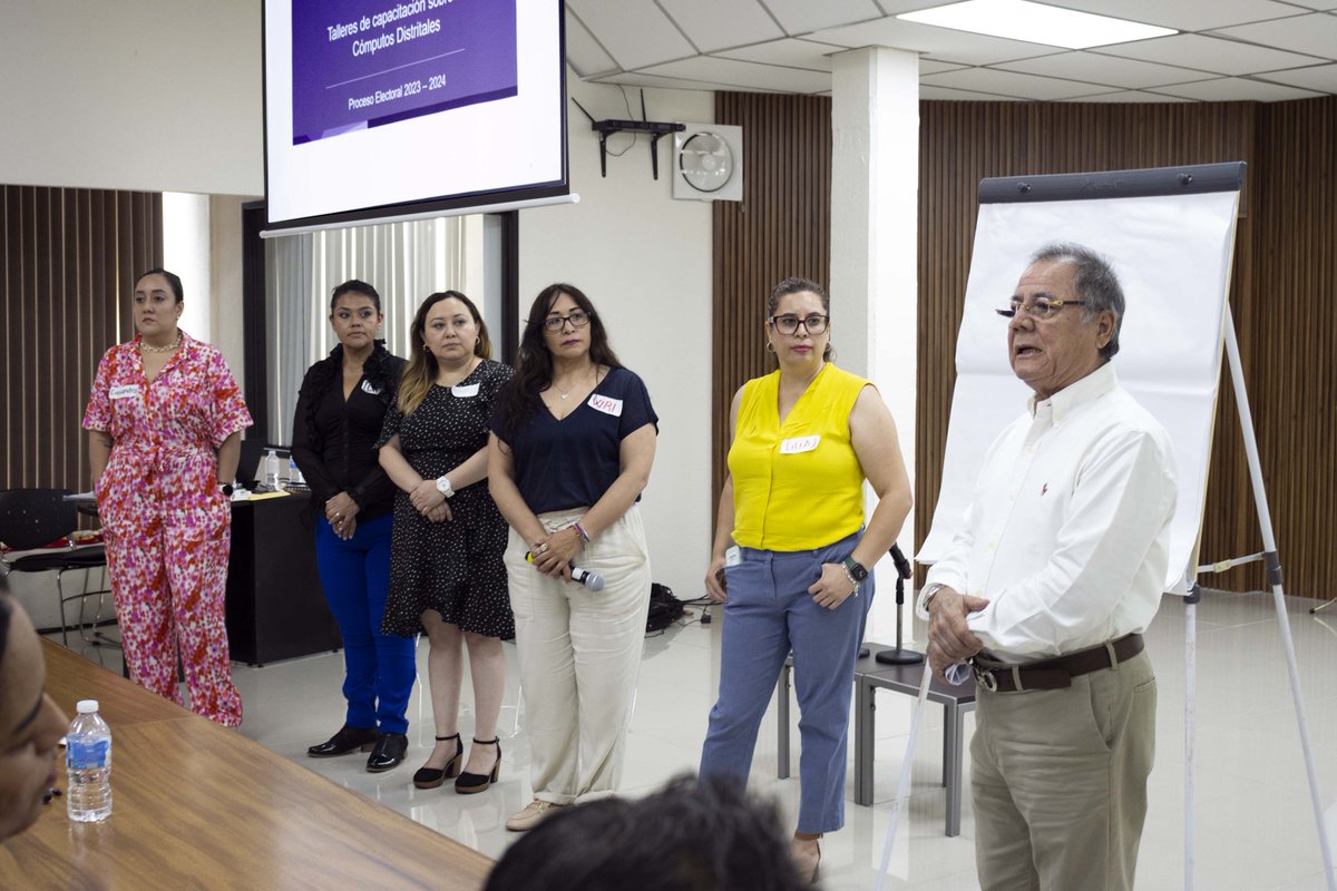 INE_Campeche's tweet photo. Inauguró y participó el Vocal Ejecutivo del INE Campeche, @FernandoBalmes en el taller de capacitación en materia de “Lineamientos para la preparación y desarrollo de los cómputos distritales, de entidad y de circunscripción del Proceso Electoral Federal 2023-2024”. https://t.co/WmMyZIIXcm