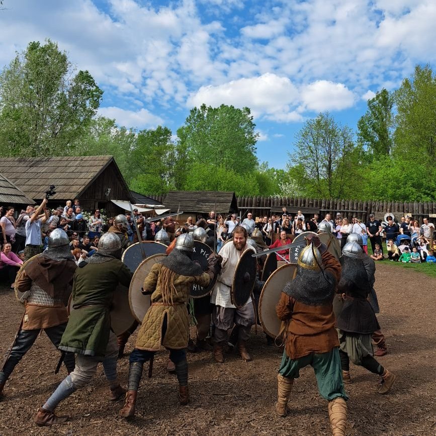Today is anniversary of the Baptism of Poland. On April 14, 966, Ruler Mieszko I was baptized. On this occasion, the 'Baptism of Mieszko's Warriors' Festival was held in Warsaw, in the Jomsborg Fortress. There were also historical fighting and crafts shows. ⚔️✝️🇵🇱🛡️