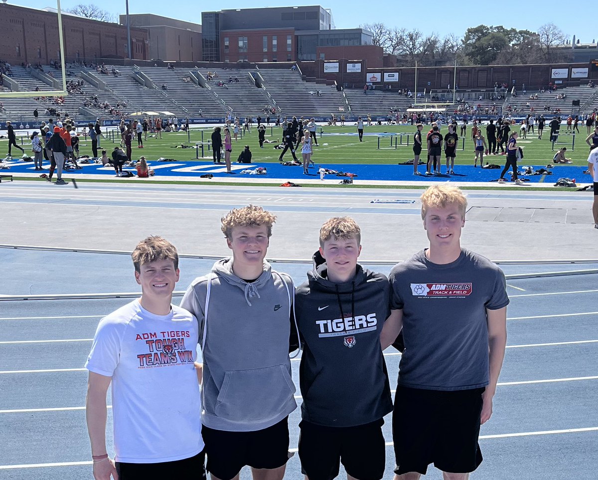 ADMBoysTF's tweet photo. JD Updates SHR: Kitzinger, Krantz, Kier &amp; Lohmann set a 🚨NEW SCHOOL RECORD🚨running 60 flat for 2nd overall!!! Great run on the blue!!! This time ranks 2nd in 3A!! #LevelUp @DrakeRelays #BlueOvalAttitude https://t.co/121n1vdcBz