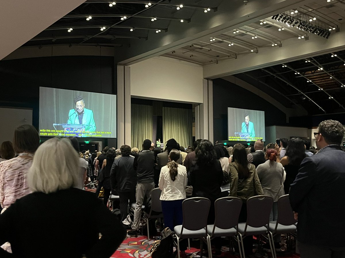 "CRT isn't a top-down foreign set of ideas, but a homegrown bottom-up practice of racial literacy about the continuous ways that race shapes our social world." -
<a href="/sandylocks/">Kimberlé Crenshaw</a> it was such an honour to hear you speak 👏🏻