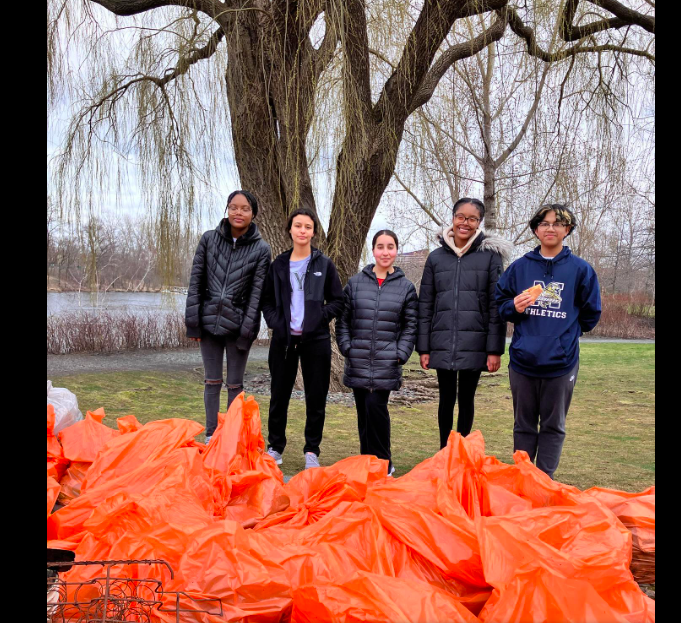 storyofstuff's tweet photo. Plastic beverage bottles are often consumed on the go in the outdoors. So long as the #MABottleBill is falling short, we are flushing plastic into the ocean. These ocean-bound bottles were removed from Malden River by volunteers at Friends of Malden River. https://t.co/oZh62lm8OE