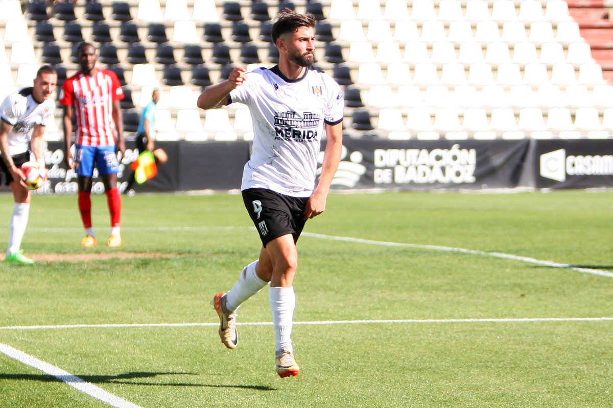 Merida_AD's tweet photo. 🔝 Lo de ‘Chuma y chigue’ mola eh… 😏

🙌🏽 Pues eso @GonzalezChuma, ya sabes, a seguir con la racha 💪🏽 https://t.co/1mBeMVe5R3