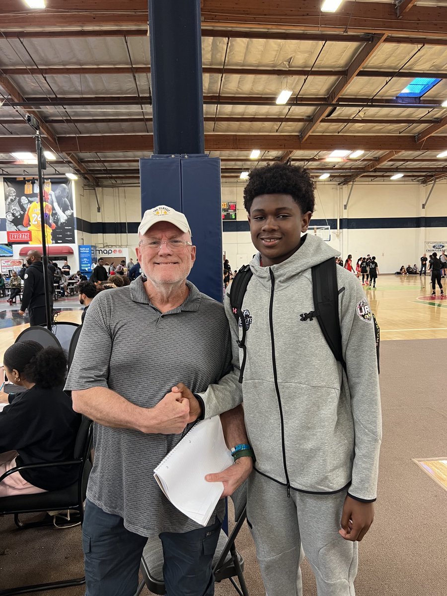 McDonalds All American voter and Hall of Famer Frank Burlison ⁦@FrankieBur⁩ at ⁦@WCEBball⁩ Pacific Breeze with 2027 Tavid Johnson Francis Parker. Johnson one of top pgs in America. Frank basketball legend and encyclopedia of basketball knowledge.