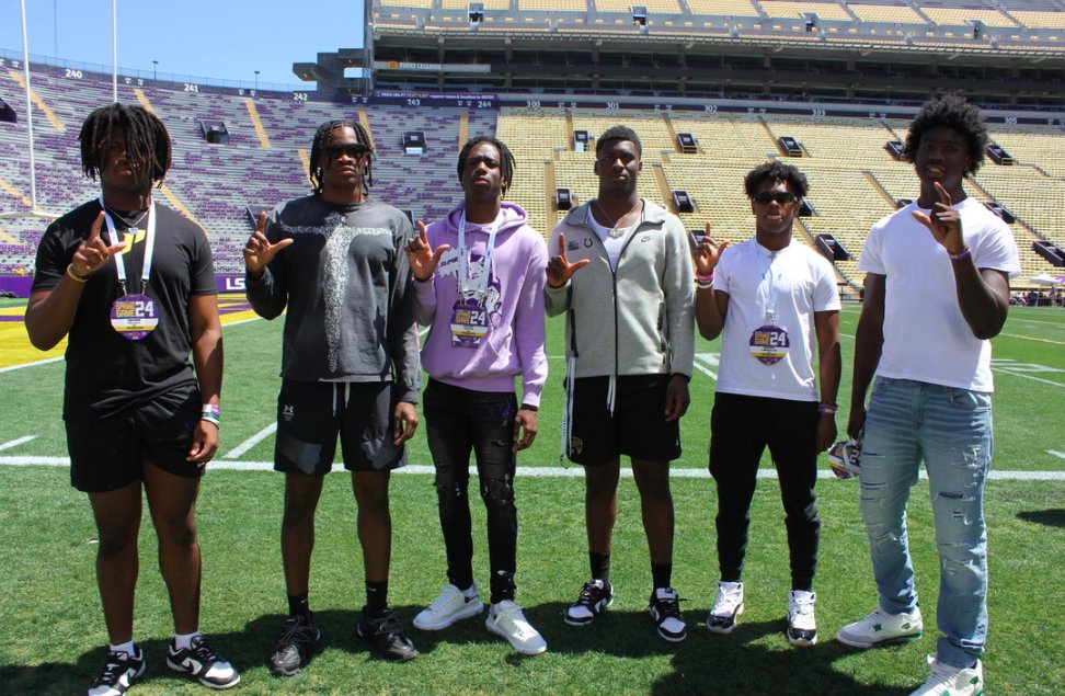 New: 5-stars Bryce Underwood + Harlem Berry are at #LSU's Spring Game. They were joined by 5-stars like WR Kaliq Lockett, OL Lamar Brown + CB DJ Pickett, as well as Top 100 EDGE rushers Jared Smith + Damien Shanklin. More: on3.com/teams/lsu-tige…