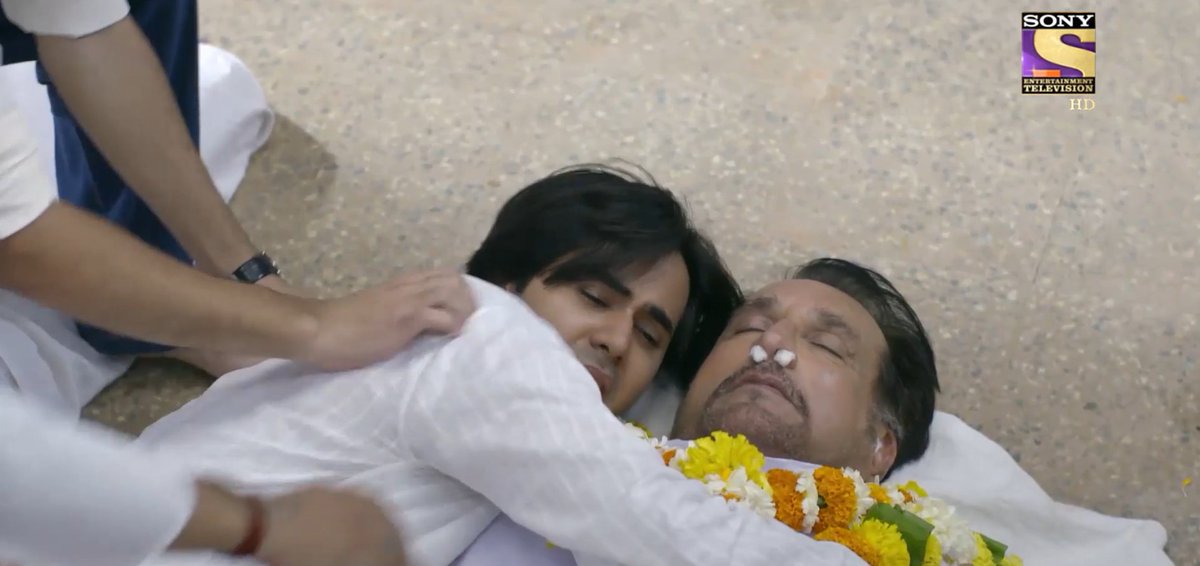 <a href="/rndeeprai/">Rndeep Rai</a> <a href="/SonyTV/">sonytv</a> No, this shouldnt have happened😭💔
Nanaji's death sequence was heartbreaking💔

Also one of the best performance of Randeep in the show.
#RandeepRai #YUDKBH #YehUnDinonKiBaatHai