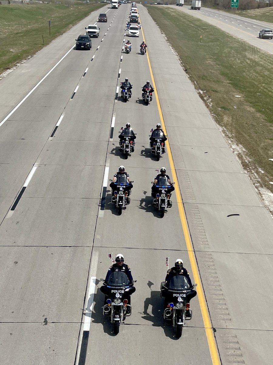 Thank you @SarpySheriff @PapillionFire and @GretnaEMS for showing support along the I-80 overpasses as Officer Bartlett is escorted to Lincoln.