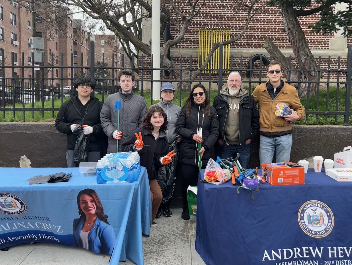 Thanks to all who braved this morning’s weather for our #RegoPark cleanup with @CatalinaCruzNY and @SenJoeAddabbo!