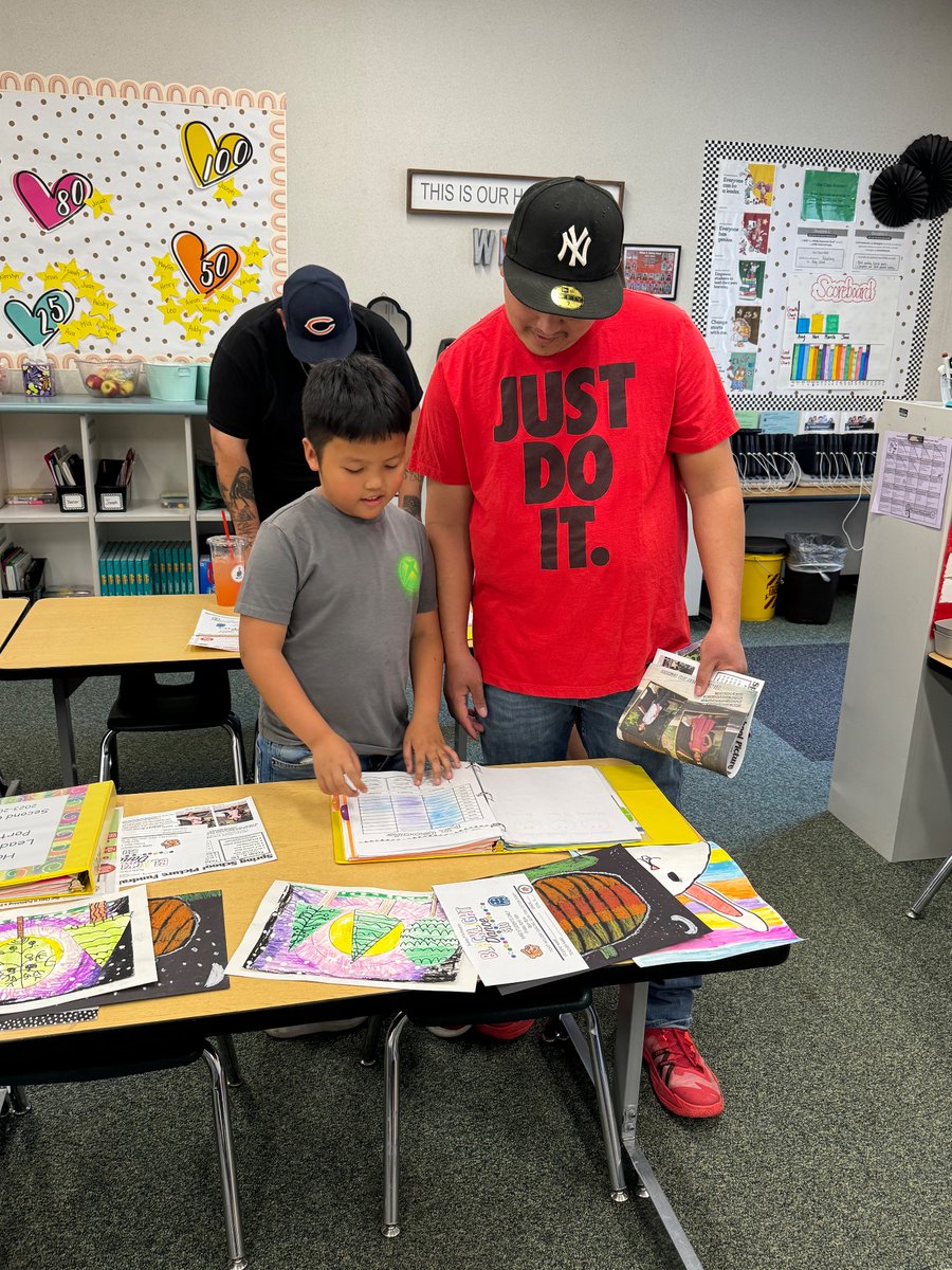 Students sharing their leadership portfolios with their families at open house was priceless. 
#BurtonExperience #WRB #Secondgrade