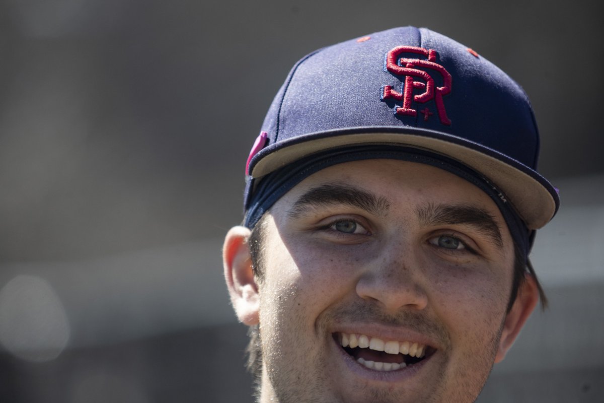 VincentDJohnson's tweet image. When you ask me to take your photo, but I've got the super-zoom lens on. @StRitaBaseball 
#NoCrop