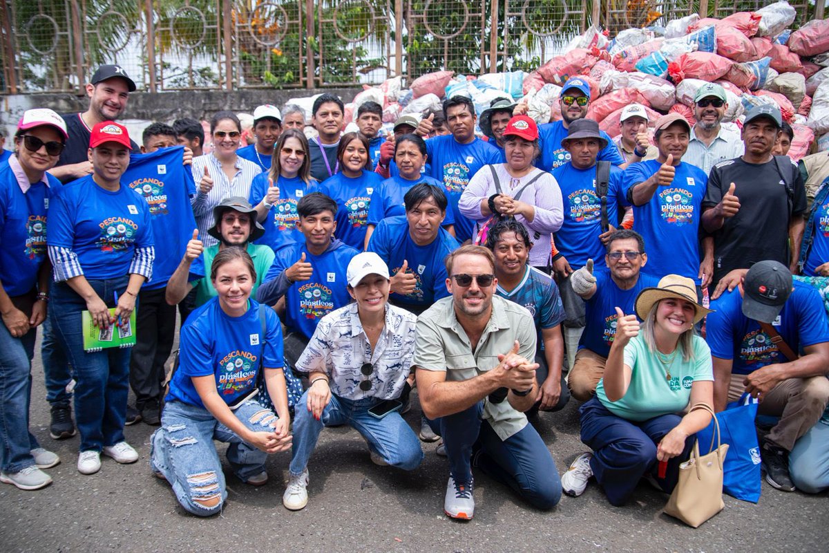 Produccion_Ecu's tweet photo. ¡Impulsamos una pesca sostenible! 🐟En el golfo de Guayaquil, el equipo de @produccion_ecu y más de 1100 pescadores artesanales participaron de una jornada organizada por @LaFENACOPEC, para recolectar plásticos y garantizar la protección del manglar.🇪🇨 https://t.co/rgoNCad4i4