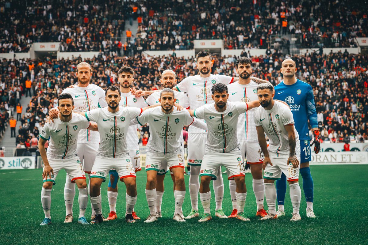 Toprağın altındakiler, dört duvarların arasındakiler ve yolunda direnenler için saldır Amedspor! Sizlere inanıyoruz ve güveniyoruz! Başarılar çocuklar! 💚❤️