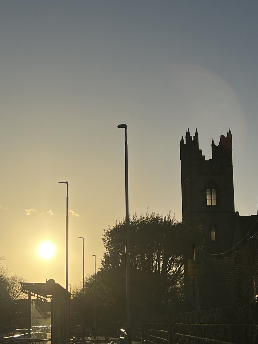 CJMuras's tweet photo. Sunset Boulevard ✨☀️🐶
#clontarf #strollin #sunset #dogdad https://t.co/fGPotxTZiZ