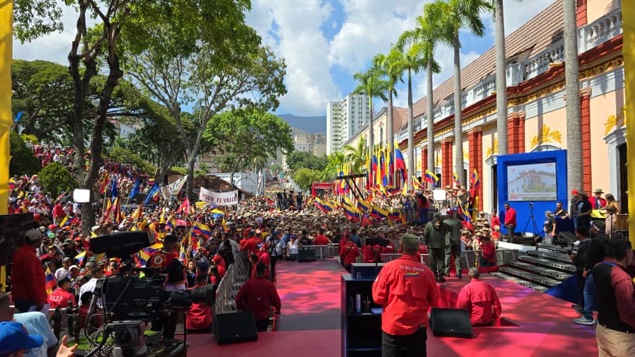 #13Abr || Desde el Palacio de Miraflores para conmemorar junto a nuestro Compañero Bolivariano Trabajador Pdte y Comandante en Jefe @NicolasMaduro los 22 años del regreso al poder del líder de la Revolución gracias a la unión cívico militar #Todo11TieneSu13