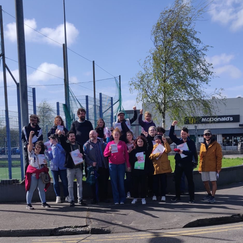 Northside branches out in Coolock highlighting the need for a housing movement that targets the real enemy - the landlord government of FF/FG/Greens We won’t let fascists stir up hatred in our communities. Racists aren’t welcome in Coolock✊ #housingforall #BanVultureFunds