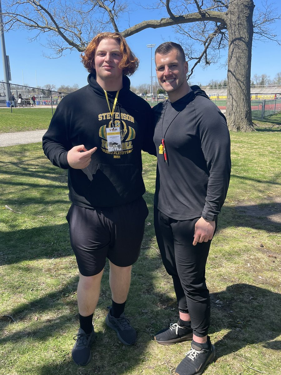 Had an amazing time at @valpoufootball very excited to come out for camp this year. Had An amazing talk with @CoachBrewster50 about football and how things work at valpo @SHSpatFB @CoachChris_Roll @OLMafia @burjman @EDGYTIM @DeepDishFB @Bryan_Ault @PrepRedzoneIL @Coach_Caballero