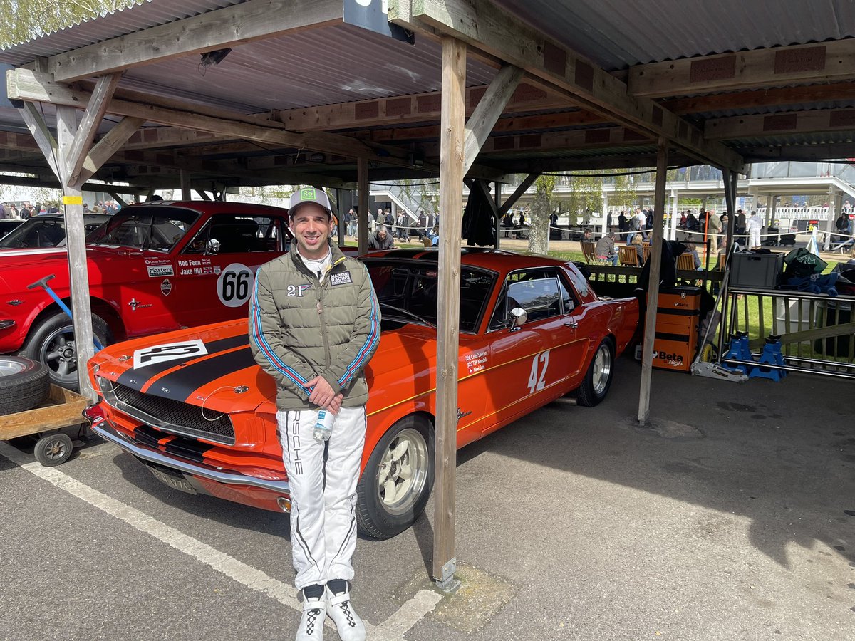 Fun day here at @GoodwoodRRC racing these classic cars! Amazing spectator turn out and great atmosphere🤩!