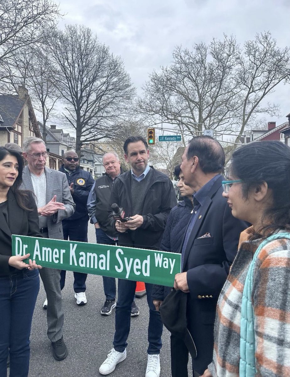 Another busy Saturday in #HudsonCounty
📍Hudson County Resource Fair at County Prep High School in Jersey City
📍Street Naming for Dr. Amer Kamal Syed who sadly passed away this past year. May he continue to rest in peace.
📍Hudson County Earth Day Celebration in JJ Braddock Park