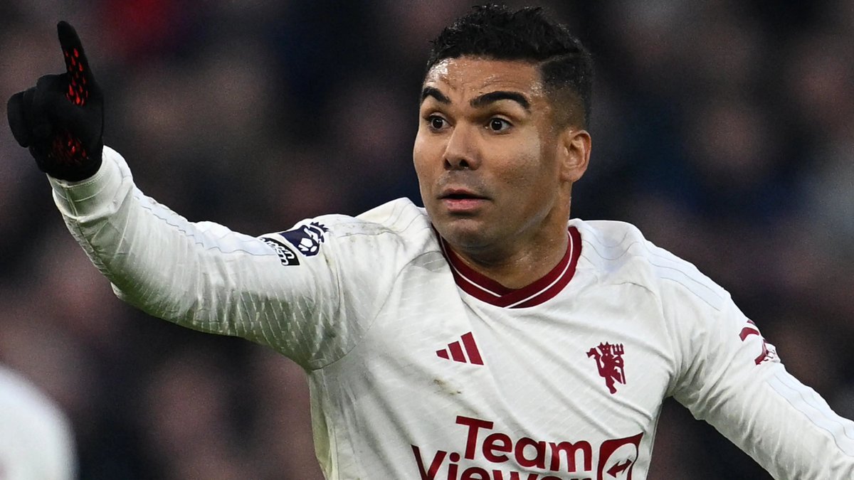 🎙️ | Jamie Redknapp on Casemiro: 'It looks like he's in Soccer Aid.'