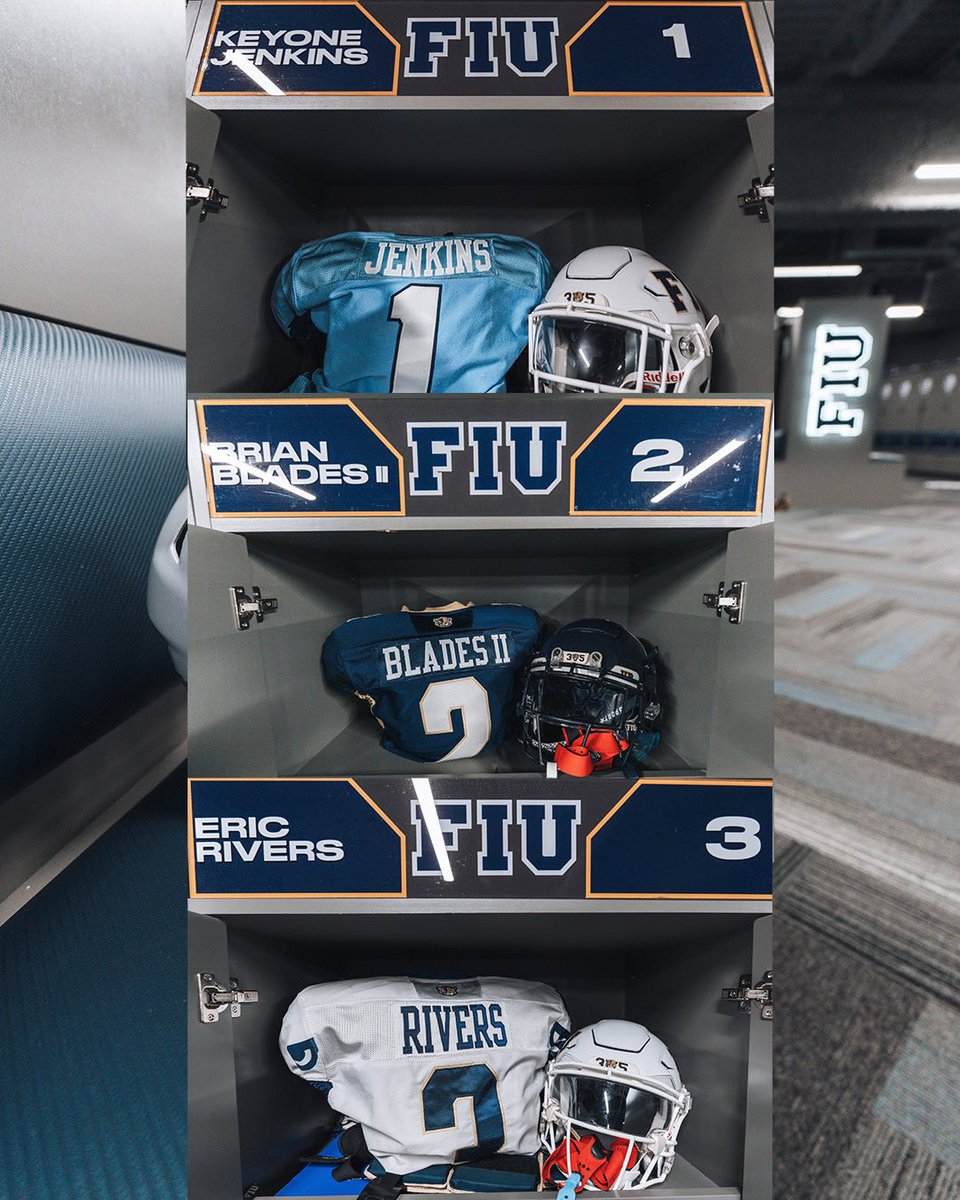 White vs. Blue today 🫡 Biscayne Blue for the QBs 🥶