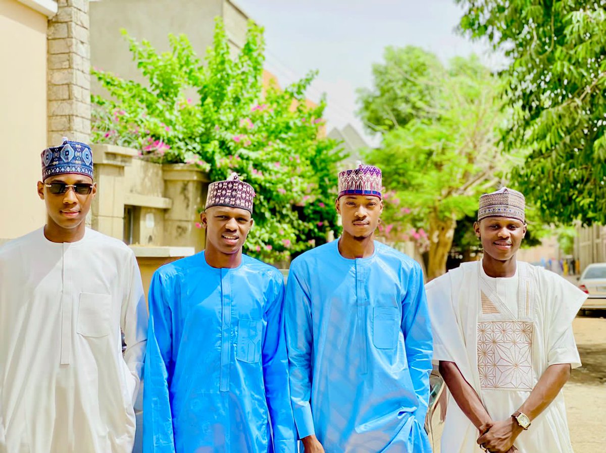 MAISHADDA_00's tweet photo. Alhamdullah Eid mubarak to family and friends https://t.co/khBLZ9gTYe